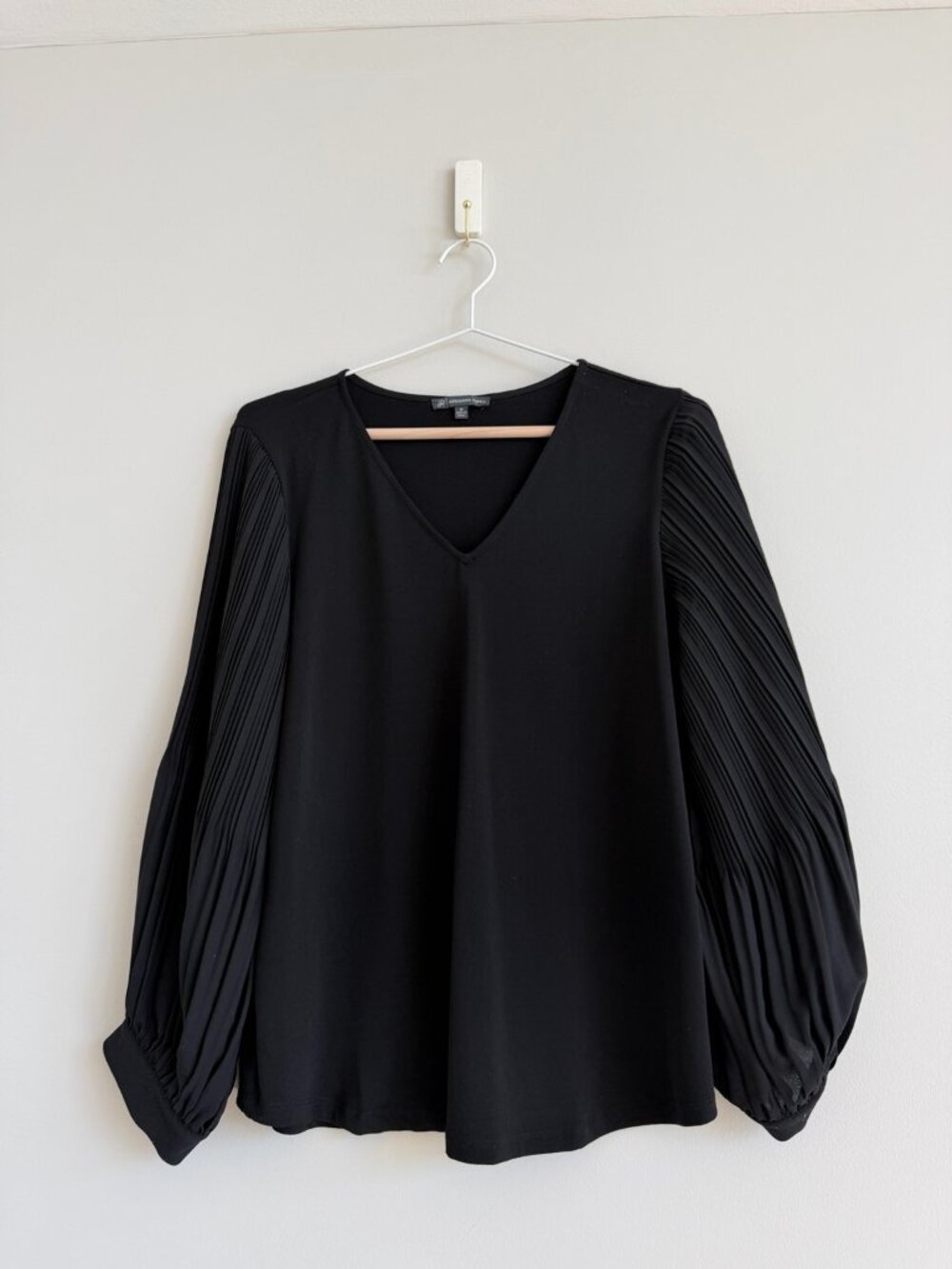 Adrianna Papell Black Pleated Balloon Sleeve V Neck Top M